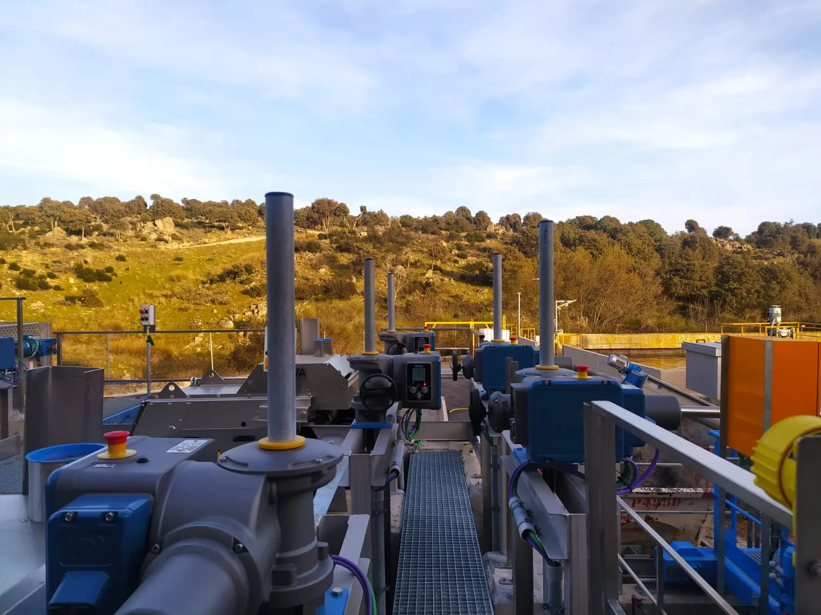Actuador eléctrico multivuelta para automatización de compuertas y válvulas